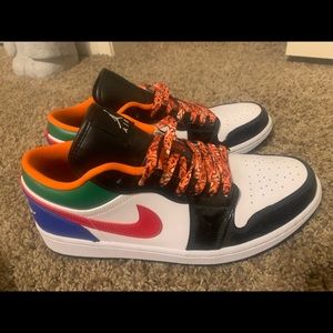 Nike Jordan’s W 11 / M 9